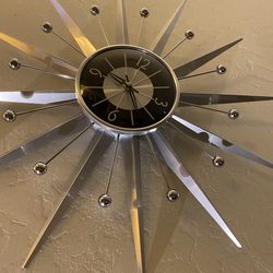 Modern Starburst atomic ✴️ Clock 🕐 In perfect condition 