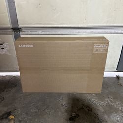 Samsung Viewfinity 32” monitor