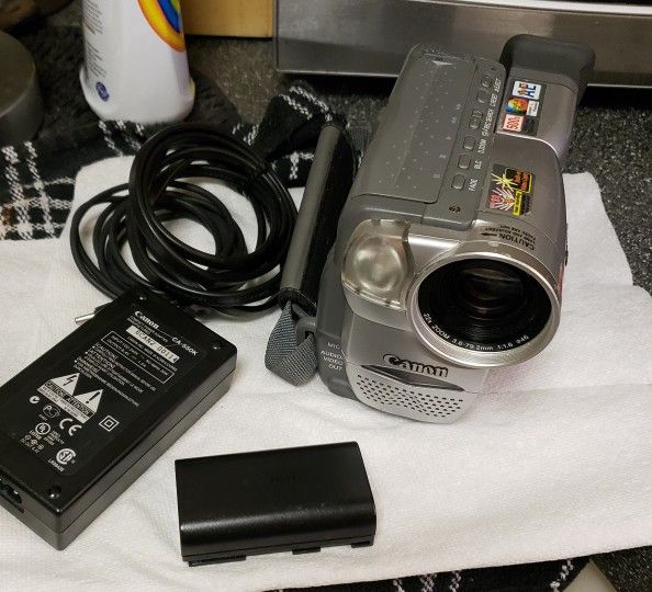 CANON ES50- VIDEO CAMERA W/BATTERY & CHARGER/WORKS GREAT/GPL