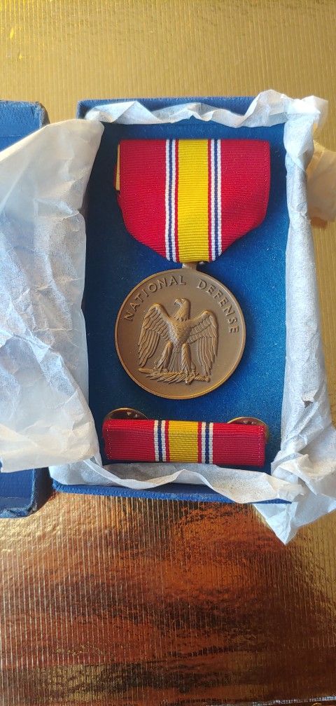 VINTAGE NATIONAL DEFENSE MEDAL