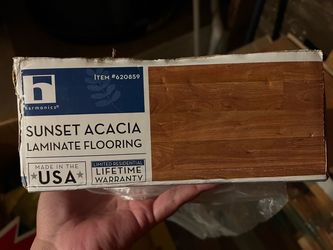 3 boxes laminate floor. 3 cajas de piso laminado