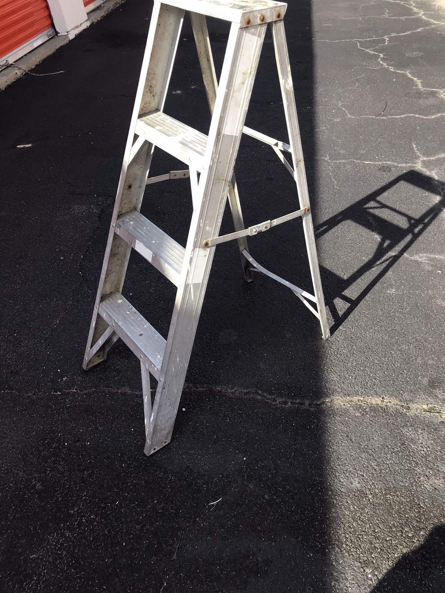 4ft Ladder - Excellent Shape!