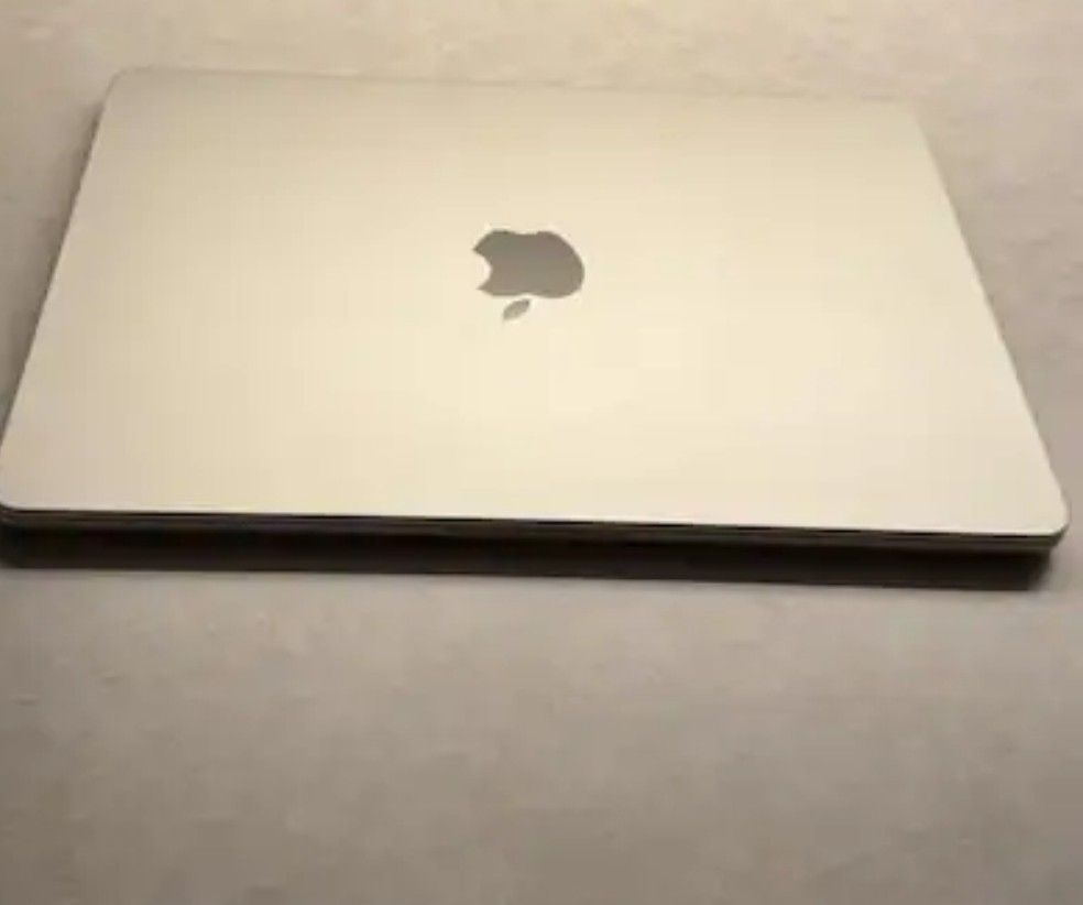 2022 MacBook Air M2 Chip 16gb