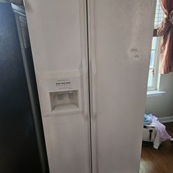 Used Refrigerator for Sale – Excellent Condition!