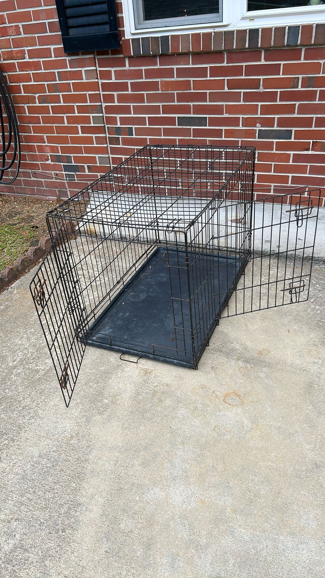 Medium Size Dog Kennel (35”Lx22”Wx25”H)