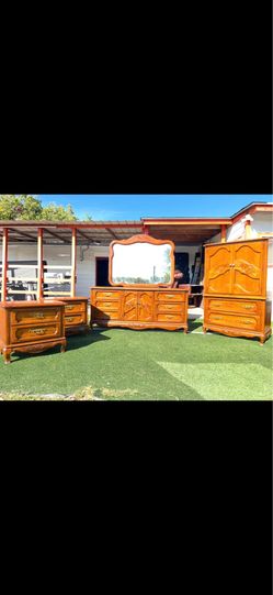 Dresser mirror, chest drawer, and 2 nightstand