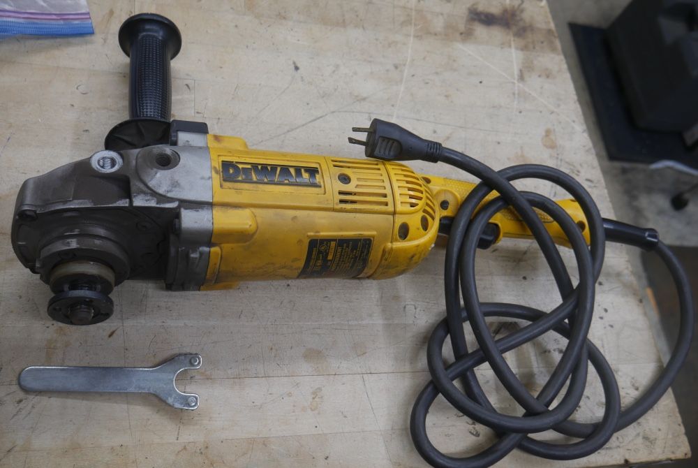 7" LARGE ANGLE GRINDER BY DEWALT #D28474W used. tested. in a good working order. 