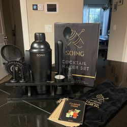 BRAND NEW Shaker Set