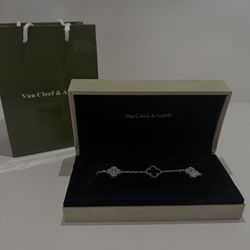 Luxury VCA bracelet 