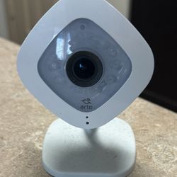 Arlo Q Camera 