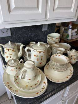 Hall’s Autumn Leaf Huge Collection Ceramic Plates Dinnerware Etc 100 Plus Cool Pieces Some Really Rare !! Wow !! 
