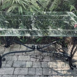 Meza de jardín $200.00  CASH, TEXT FOR PRICES  