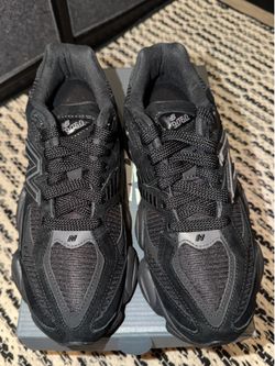 New Balance 9060 Triple Black