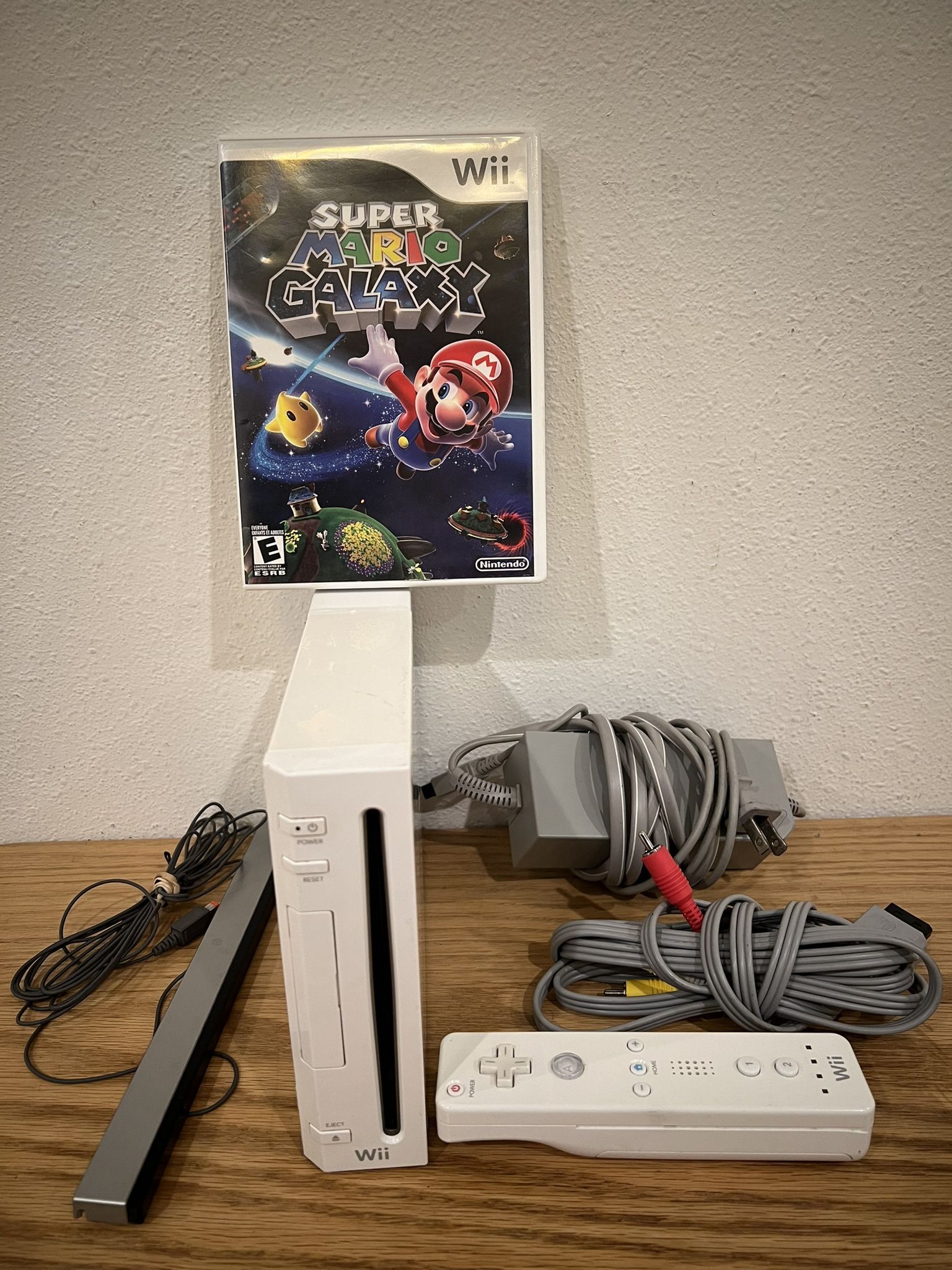 Nintendo Wii Console Bundle RVL-001 w/ Super Mario Galaxy