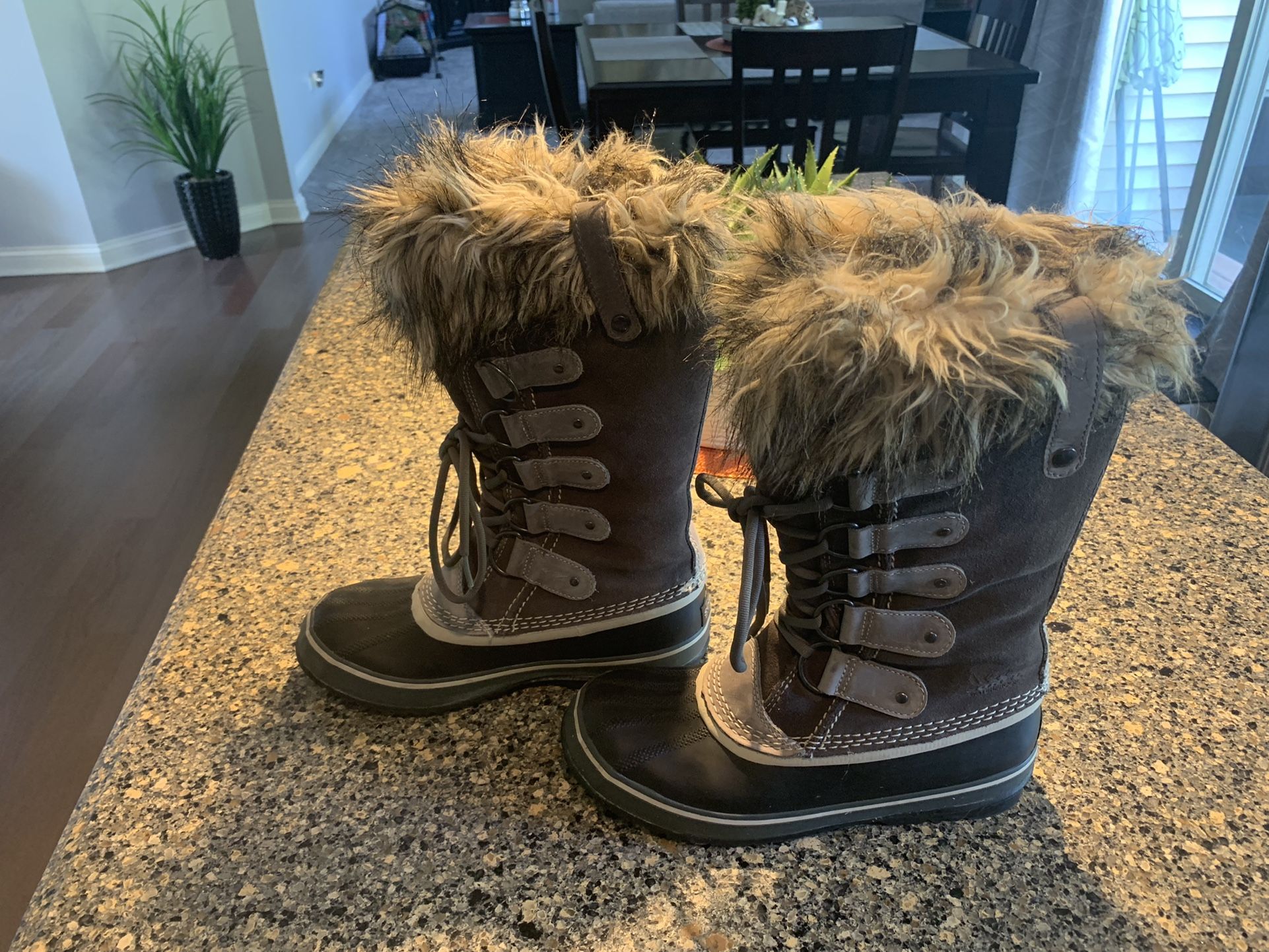 Women’s  SOREL Winter Boots - Size 8