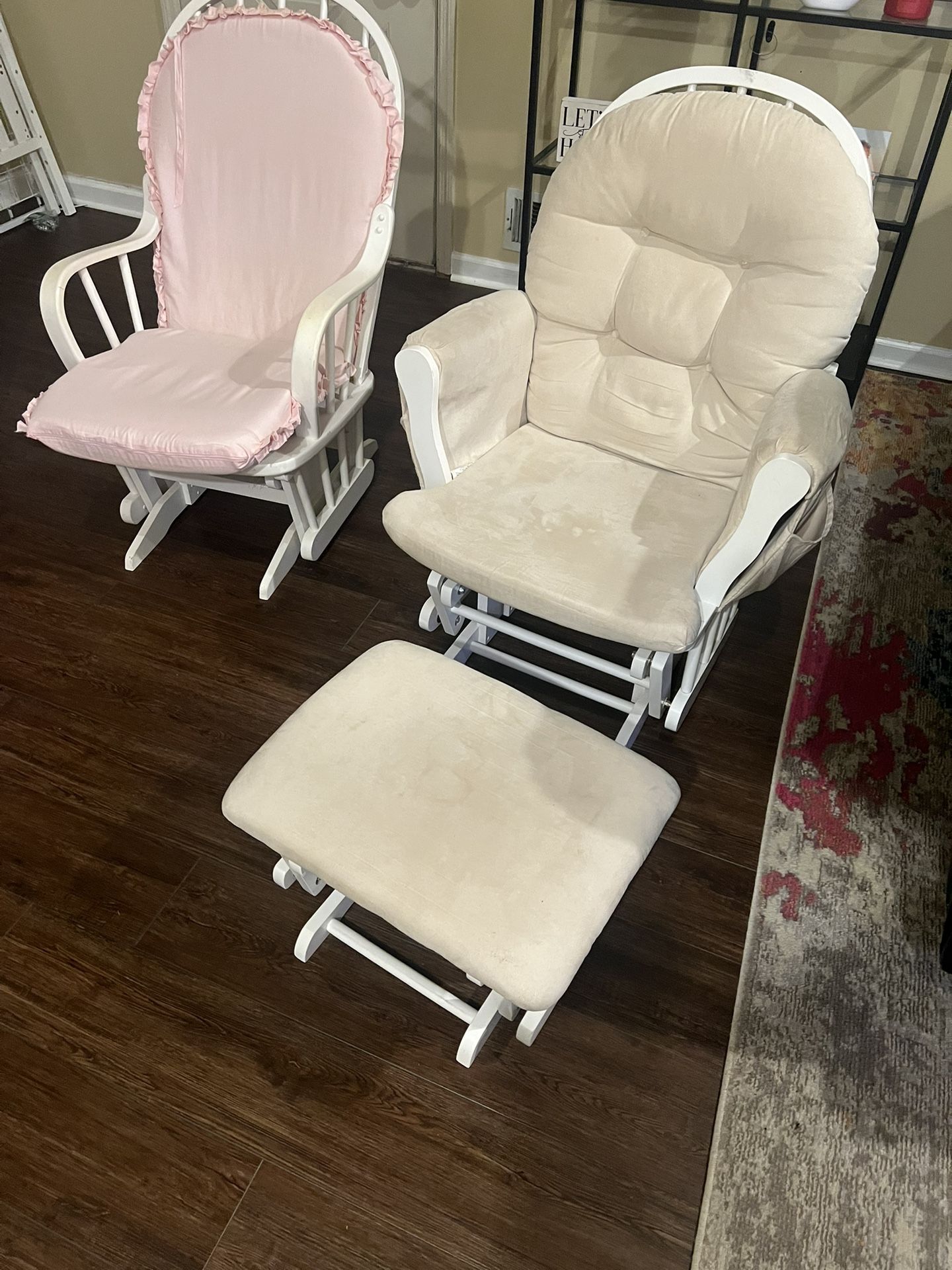 2 Rocking Chairs 