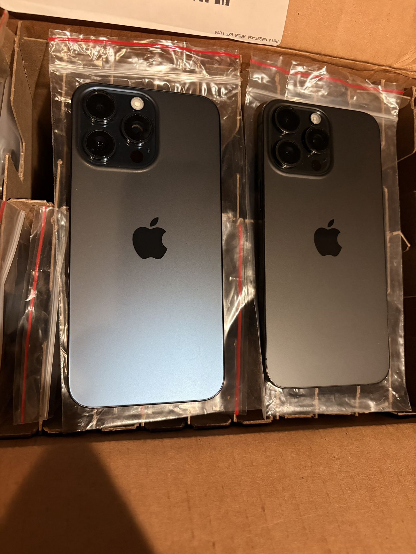 Unlocked Apple 🍏 iPhone 15 Pro Max (Blue or Black) 256GB - Great Condition 