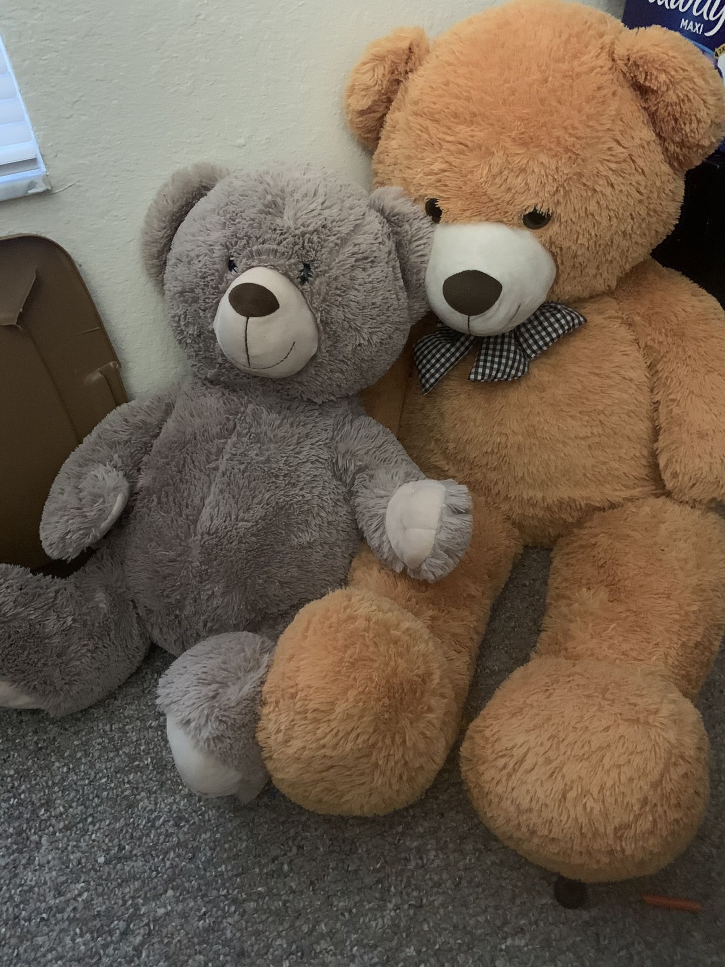 Large teddy bears for both