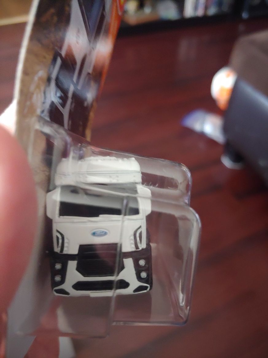2013 Ford cargo truck 🔥 1:64 scale MATCHBOX (half off only if you pickup)