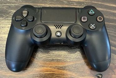 PLAYSTATION 4 CONTROLLER