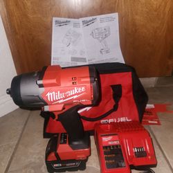 LIKE NEW MILWAUKEE M18 (3 SPEED) "1/2" square-ringo IMPACT WRENCH WITH ONE 5.0 BATTERY CHARGER AND THE BAG