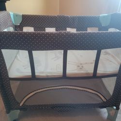 Co Sleeper BASINET CRIB With a Bed Attachment 