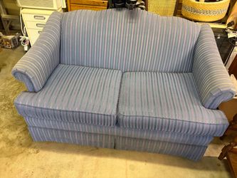 thomasville loveseat in perfect condition