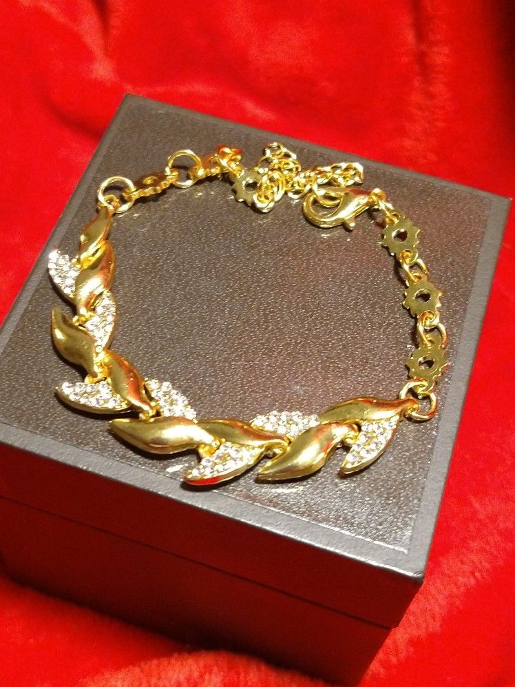 18K Gold Plated  LEAF Bracelet V-DAY ❤SALE