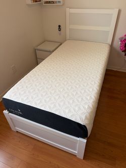 LIKE NEW Twin XL bedroom set: Bed frame + Mattress + Dresser + Nightstand