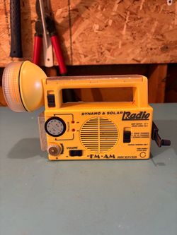 Dynamo & Solar FM/AM Radio with Flashlight