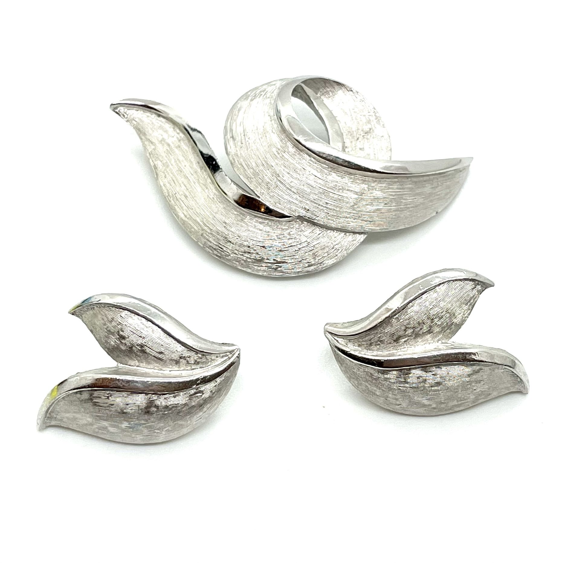 Crown Trifari Ribbon Brooch & Earrings