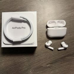 Apple AirPods Pro (2nd Generation) - USB - C