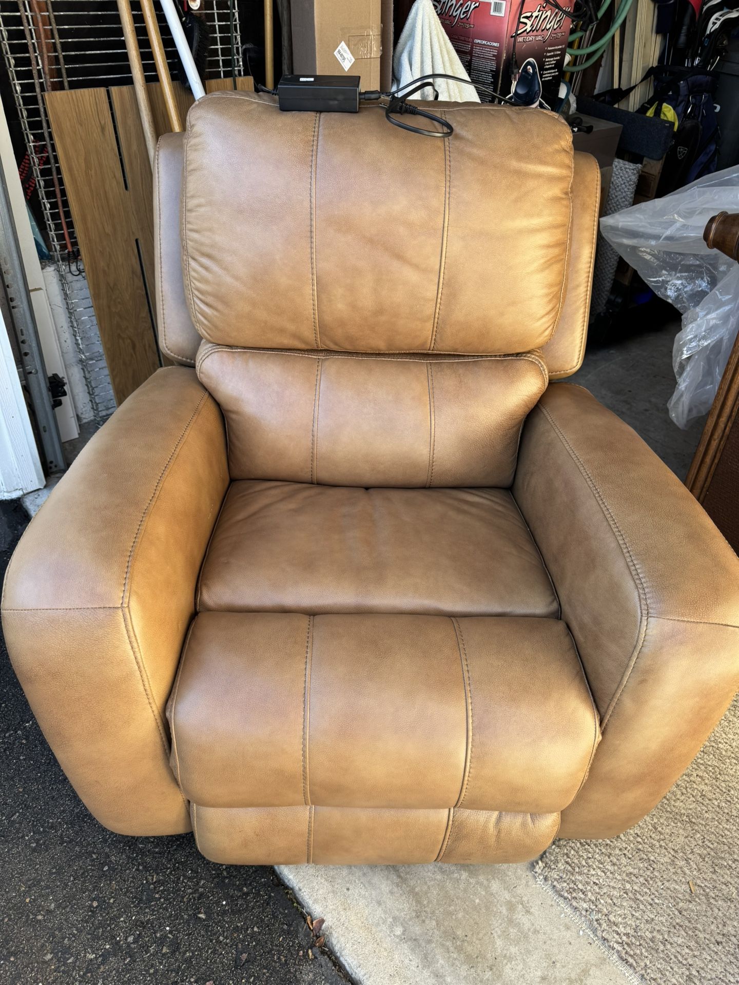 Beautiful Flexsteel Electric Recliner / Rocker