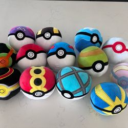 Pokémon Poke Ball Plush Set