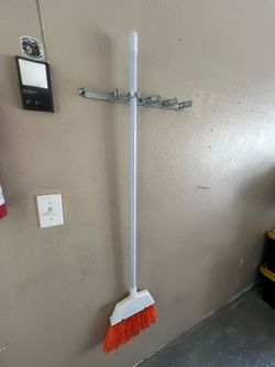 Brooms shelf 5 times fit