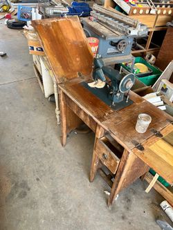 Vintage Sewing Machine in Wood Cabinet