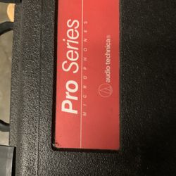 Used Audio Technica ATW-R03 Transmitter/Receiver Kit