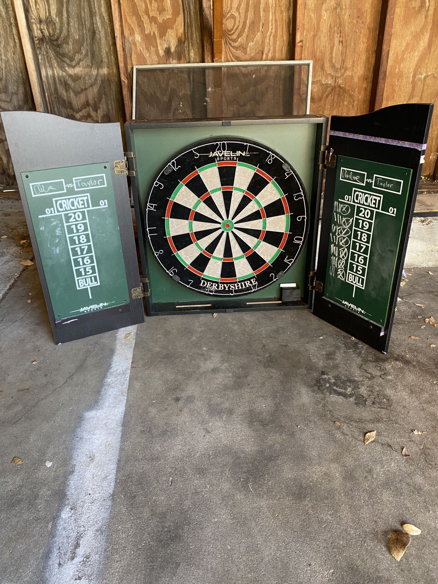 Dart board 