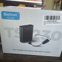 Voice Amplifier With Wireless Microphone Headsets 