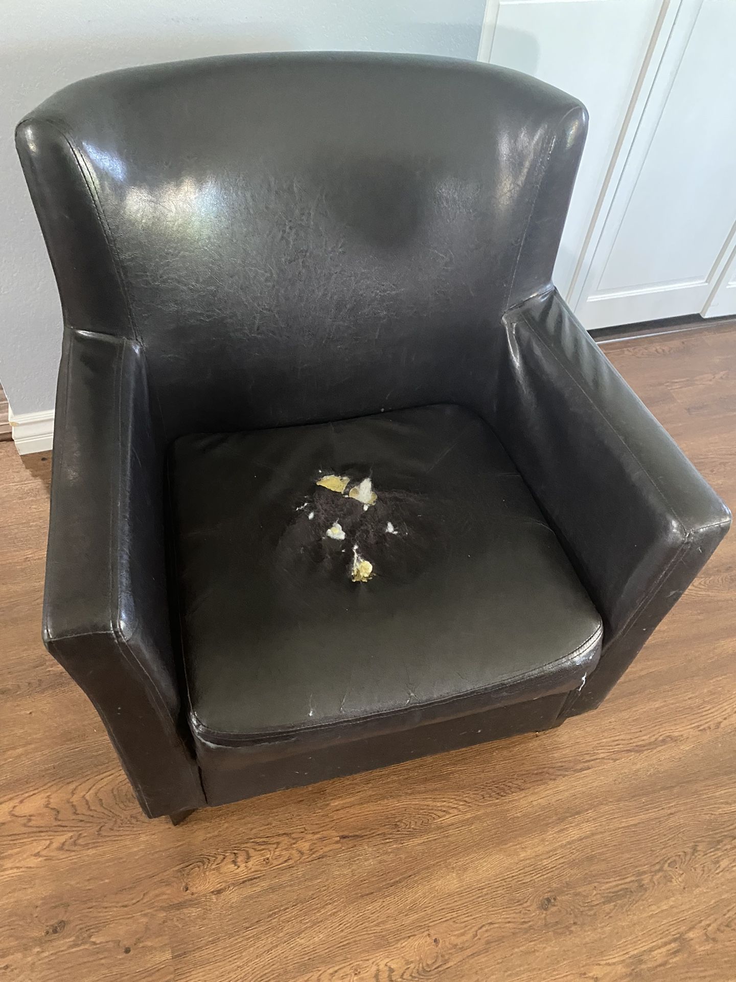 Leather Chair Preowned