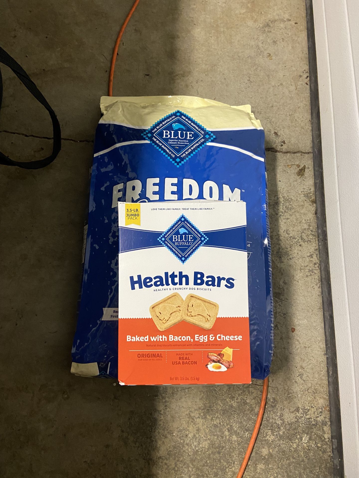 24 lb blue buffalo freedom senior dog food
