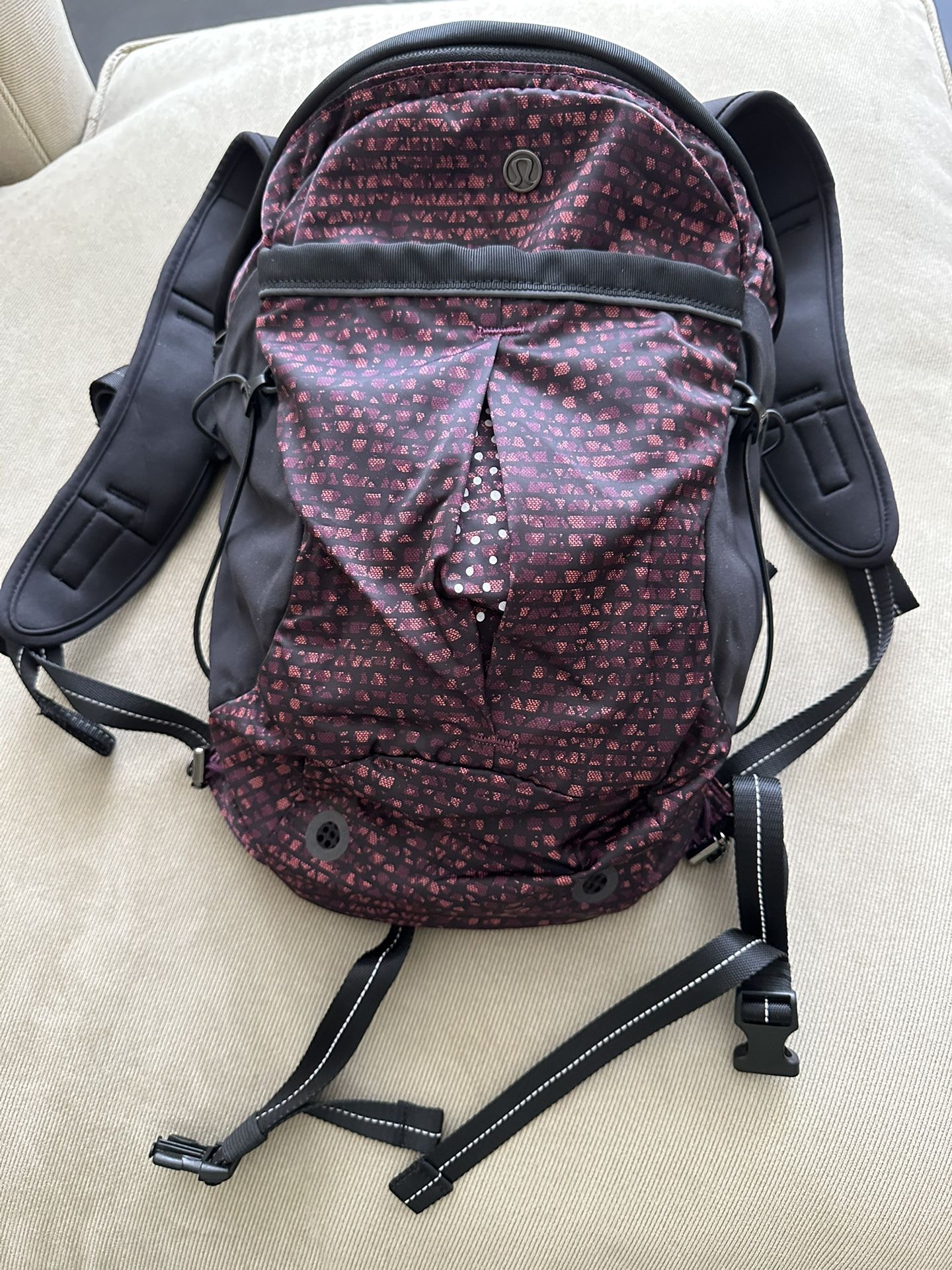 Lululemon Run All Day Backpack - Purple/Black