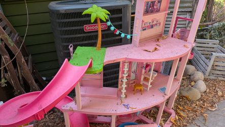 Barbie doll house