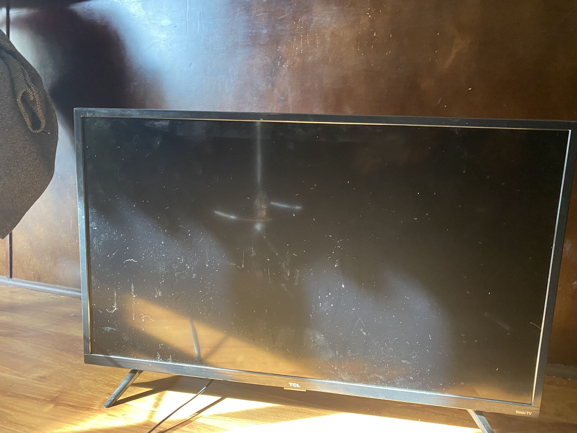 32 Inch TCL W/ Roku TV