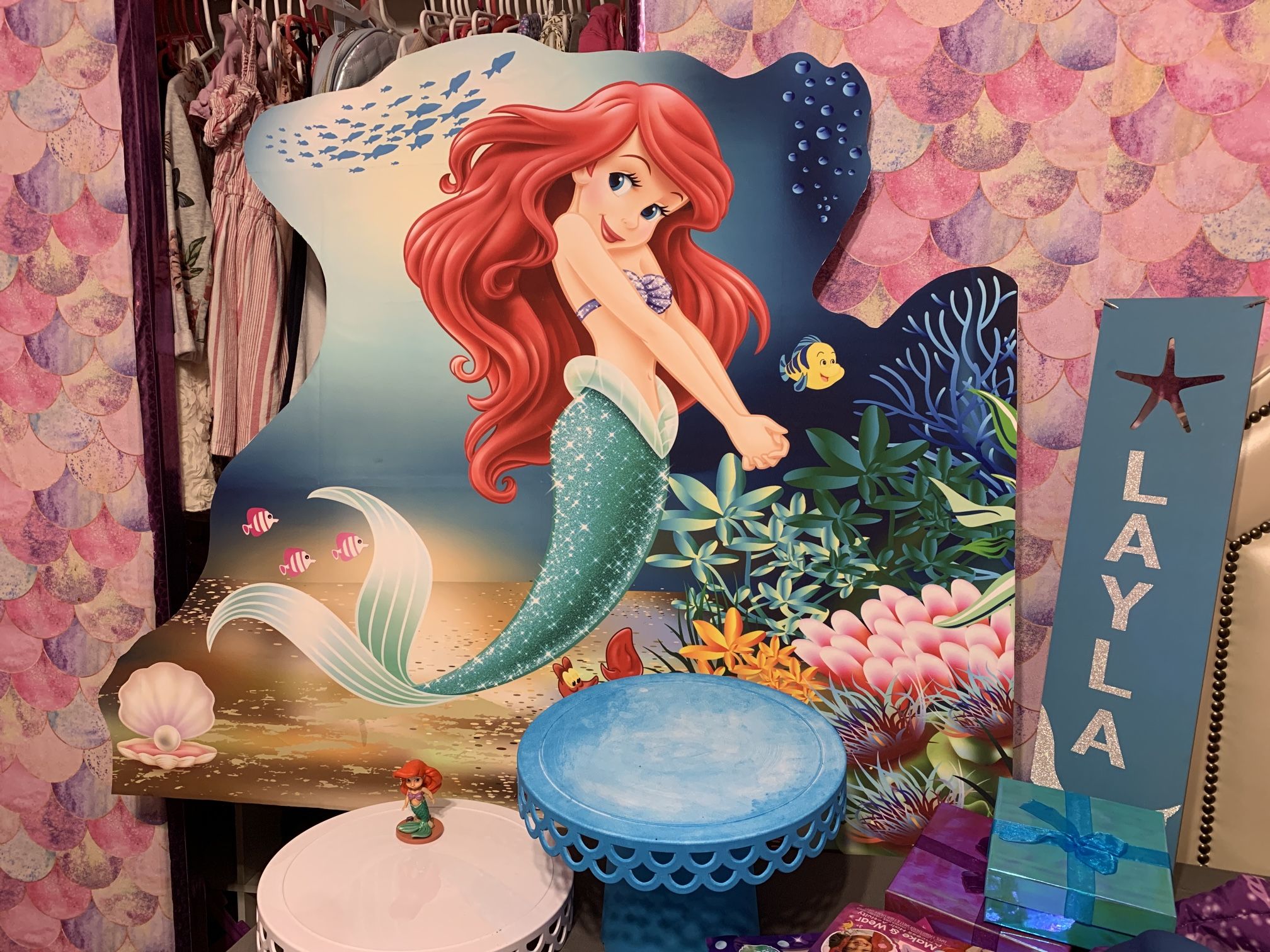 Ariel Standee