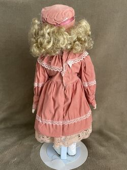 DISCOUNTED VINTAGE 15 and 16 PORCELAIN DOLLS for Sale in Las Vegas, NV -  OfferUp