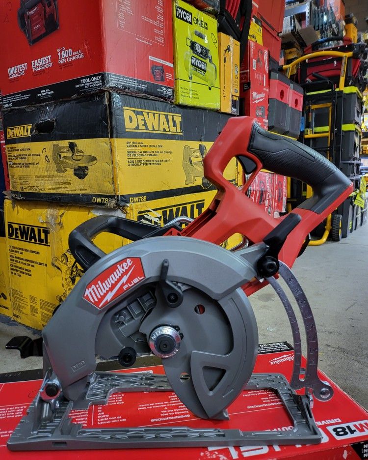 Milwaukee M18 CORDLESS Rear Handle Circular Saw 7 1/4 In. FUEL BRUSHLESS $280