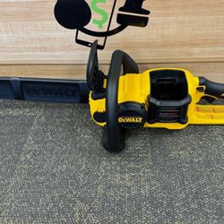DEWALT DCCS670 FLEXVOLT 60V MAX 16" Brushless Cordless Battery Powered Chainsaw