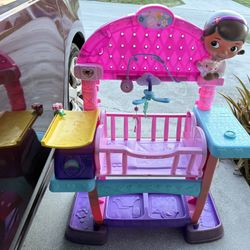 Doc McStuffins All In One Nursery Playset