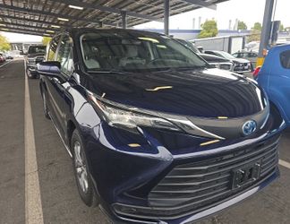 2022 Toyota Sienna LE Hybrid | Clean Title | Runs Great | 190K Miles